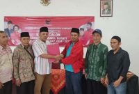 Foto: Suharinomo resmi daftar Bacawabup dari partai PDI- Perjuangan 