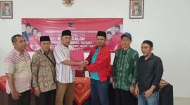 Foto: Suharinomo resmi daftar Bacawabup dari partai PDI- Perjuangan 