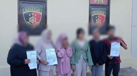 Foto: Ketiga Korban dugaan  didampingi kedua orang tuanya 