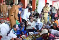 Foto: Bupati Sumenep rayakan ultah bersama ratusan Abang becak 