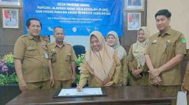 Ket foto: Kepala Dinas Kesehatan Pengendalian Penduduk dan Keluarga Berencana (Dinkes P2KB) Kabupaten Sumenep dr. Ellya Fardasah, saat mengikuti  Forum Advokasi Program Keamanan Pangan Terpadu di Ruang Rapat Potre Koneng Kantor Bappeda Kabupaten Sumenep (ft: Kominfo)