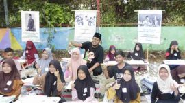 Foto: Bupati Sumenep Achmad Fauzi ada ditengah tengah Ratusan siswa Sekolah Dasar (SD)/ sederajat yang mengikuti lomba Mewarnai Sketsa Bung Karno