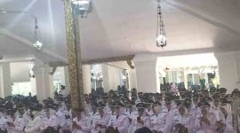 Foto: Ratusan Kades tampak khidmat menunggu SK perpanjangan masa jabatan 