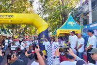 Foto: Bupati Sumenep Achmad Fauzi Wongsojudo melepas Madura  EV Funday 