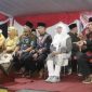 Foto: Sekda Sumenep, Ir. Edy Rasyadi, M.Si duduk sejajar dengan Wakil Bupati Sumenep bersama sejumlah pejabat saat acara pelepasan Parade Musik Tongtong Semarak Bulan Bunga Karno 