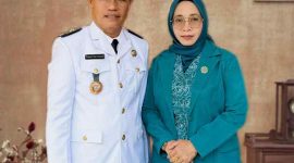 Foto: Kades Pagerungan Besar Yulandi Abd. Rochim bersama sang istri 