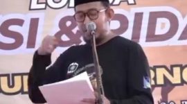 Foto : Bupati Sumenep Achmad Fauzi Wongsojudo saat membacakan puisi dan pidato Ala Bung Karno 