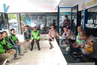 Foto: Kasatlantas Polres Sumenep AKP Nasution, S.H., M.H memimpin giat bareng dengan Ojol.
