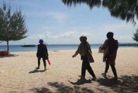 Foto: Panitia Penyelenggara bersama elemen Pemkab melakukan survei di Wisata sejuta pesona Gili Labak Sumenep.
