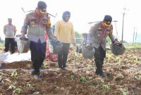 Foto: Kapolres bersama jajarannya  memberikan keteladan akhlak sekaligus kinerja yang menginspirasi masyarakat .