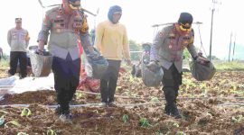 Foto: Kapolres bersama jajarannya  memberikan keteladan akhlak sekaligus kinerja yang menginspirasi masyarakat .