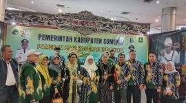 Foto: Wakil Bupati Sumenep bersama Kepala Dinas Koperasi UKM dan Perindag Sumenep dan jajaran berpose bangga setelah Bupati Sumenep Dr. H. Achmad Fauzi Wongsojudo meraih penghargaan sebagai Pembina Koperasi Andalan 2024 di Jakarta 