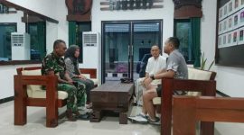Foto: Komandan Kodim (Dandim) 0827/Sumenep Letkol Inf Yoyok Wahyudi, S.I.P., M.Han memimpin upaya mediasi.