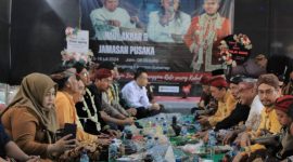 Foto: Bupati Sumenep Dr. H. Achmad Fauzi Wongsojudo bersama Pejabat dan Forkopimda hadiri haul Akbar dan Jamasan pusaka di desa Aengtongtong, Kecamatan Saronggi.