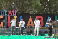 Foto: Satu tekad membangun daerah, Trio Forpimda Kompak menyanyi bersama untuk mengibur pengunjung wisata Gili Labak 