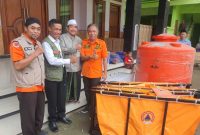 Foto: Badan penanggulangan Bencana Daerah (BPBD) Kabupaten Sumenep yang dipimpin Drs Ach. Laili Maulidy melakukan koordinasi giat Santana di PP At-Taufiqiyah, desa Aengbaja Raja, Bluto.