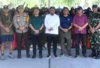 Foto: Menteri (KKP) RI Sakti Wahyu Trenggono berkunjung ke Pulau Kesehatan Gili Iyang  untuk menikmati udara yang memiliki kadar oksigen terbaik kedua di dunia dengan didampingi Bupati Sumenep, sejumlah pejabat  dan jajaran Forkopimda 

