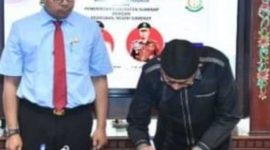 Bupati menandatangani Perjanjian Kerja Sama (PKS) Bidang Hukum Perdata dan TUN di Ruang Paseban Panembahan Mandaraka Keraton, Kamis (04/07/2024).

