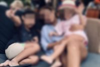 Foto: M, Desainer Interior 42 tahun bersama kedua anaknya sebelum berpisah.