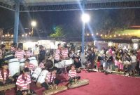 Foto:   Penampilan group  musik tongtong Arya Madhure di Pujasera Bangkal sedot pengunjung Lintas generasi 