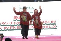 Foto: Kepala Bakesbangpol Sumenep bersama sang istri 