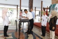 Bupati Blitar Rini Syarifah melaksanakan Penandatanganan MoU dan PKS terkait Pelayanan Adminduk