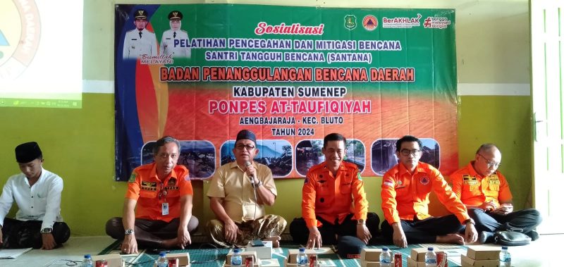 Foto: BPBD Sumenep, Madura, Jawa Timur menggelar sosialisasi mitigasi bencana di Pondok Pesantren di At-Taufiqiyah.