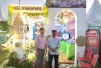 Foto: Camat Kangayan, Nurullah, S.H., M.H bersama Sekcam Hamka, S.Pi