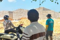 Foto: Kades Pangaran sekaligus Ketua AKD Kabupaten Sumenep meninjau langsung pasar rakyat terbesar ke dua se-Kabupaten Sumenep .