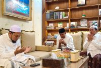 Foto: Ahmad Fauzi Wongsojudo bersama KH. Imam Hasyim saat bersilaturahmi ke Pondok Pesantren (Ponpes) Salafiyah Syafiiyah Sukorejo, Situbondo
