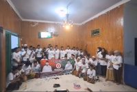 Foto: Sejumlah pemuda yang mengatasnamakan Aliansi Pemuda Dapil Tiga (Apda) Sumenep gelar deklarasi untuk memberikan dukungan kepada pasangan Fauzi-Imam