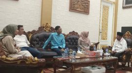 Foto: Putri Wakil Presiden Ma'ruf Amin, Hj. Siti Nur Azizah Ma'ruf Amin, saat berkunjung ke kediaman Achmad Fauzi Wongsojudo di Desa Torbang, Kecamatan Batuan, Sumenep, Senin (14/10/2024).