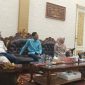 Foto: Putri Wakil Presiden Ma'ruf Amin, Hj. Siti Nur Azizah Ma'ruf Amin, saat berkunjung ke kediaman Achmad Fauzi Wongsojudo di Desa Torbang, Kecamatan Batuan, Sumenep, Senin (14/10/2024).