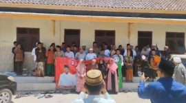 Foto : Relawan Guru ngaji Sumenep (RGS) bersama 4 kiai di Kecamatan Ganding, Kecamatan Guluk-guluk, deklarasi dukungan dan siap memenangkan pasangan Fauzi – Kiai Imam Hasyim (FAHAM) pada Pilkada 2024