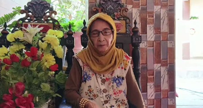 Pendiri Pondok Pesantren Aqidah Usymuni Tarate Sumenep, Nyai Hj Aqidah Usymuni