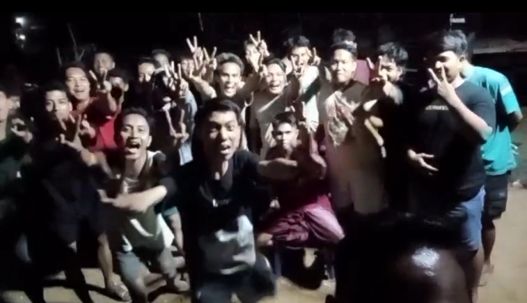 Foto: Pemuda Milenial Pesisir sekaligus keluarga besar group musik tongtong deklarasi dukungan terhadap pasangan Fauzi - Imam Hasyim di Pilkada Sumenep 2024.