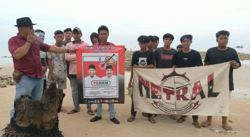 Foto: Netral Community desa Pabean, Kecamatan Arjasa melakukan deklarasi dukungan terhadap calon wakil bupati dan wakil bupati nomor urut 02, Fauzi - Imam Hasyim