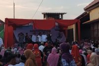 Foto: Ribuan emel emak kepulauan sambut kedatangan Cabup Fauzi di Kepulauan Kangean.