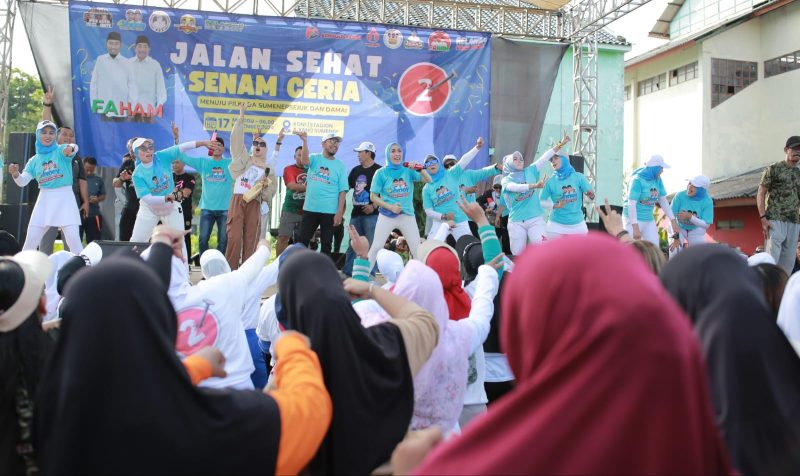 Foto: Cabup Achmad  Fauzi ikuti senam massal bersama ratusan emak emak Sumenep 