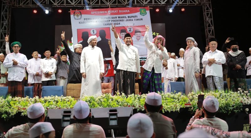 FAHAM Bersholawat jilid 3 di Kecamatan Gapura dihadiri ribuan ribuan masyarakat .