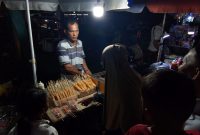 Foto: Faham bersholawat selalu melibatkan UMKM untuk berjualan mengais rejeki.
