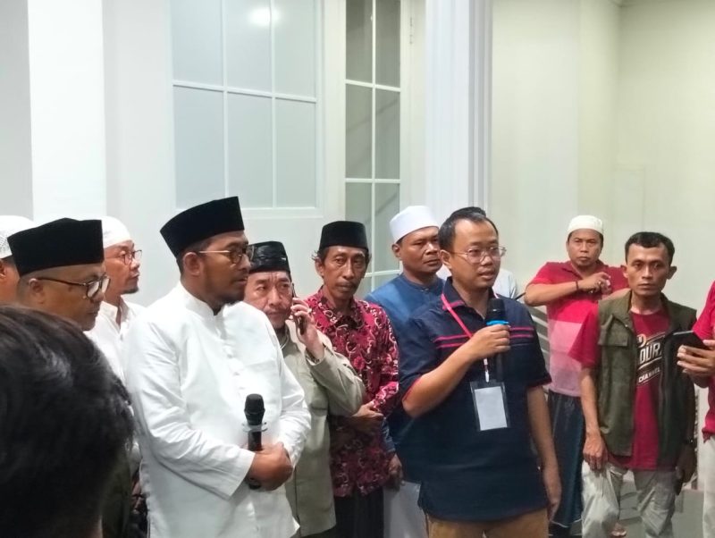 Foto : Paslon Faham bersama tim relawan  dan Lembaga survei Terukur saat menggelar jumpa pers dengan puluhan wartawan .