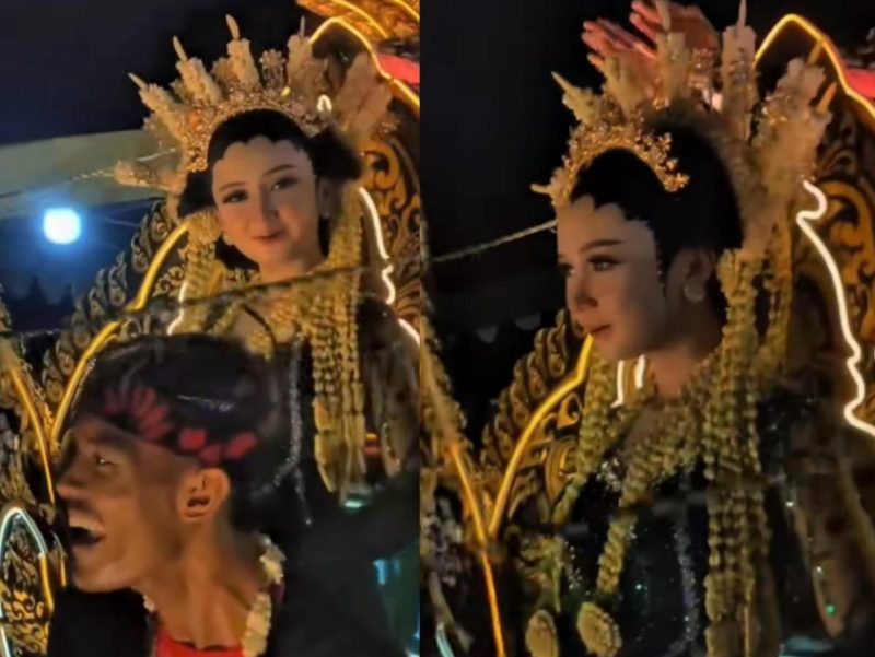 Foto: Penari cantik Madura menari di atas kereta group musik tongtong pada gelaran Festival Musik Tongtong se-Madura 2024.