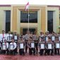 Foto: Sebagai wujud apresiasi, Kapolres Sumenep berikan piagam penghargaan kepada puluhan personil polres Sumenep yang berprestasi 