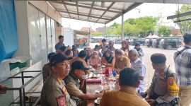 Foto: Pemkab Pamekasan Berama Satpol PP Lakukan penertiban PKL di Taman Arek Lancor 