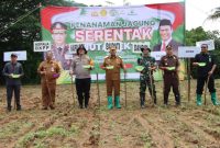 Foto: Forkopimda Kabupaten Sumenep gelar penanaman jagung serentak di desa Ellak Daya, Kecamatan Lenteng