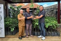 Foto: PT Empat Sekawan Mulia menyalurkan 800 bibit durian kepada masyarakat 