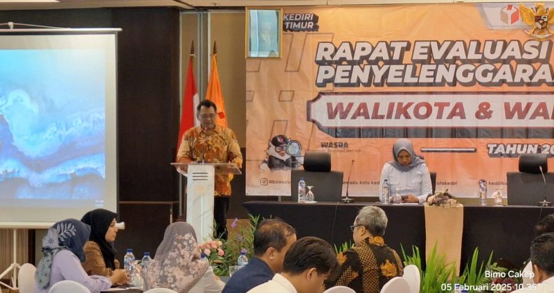 Ket Foto : Badan Pengawas Pemilihan Umum (Bawaslu) Kota Kediri menggelar rapat evaluasi dan refleksi pelaksanaan pengawasan pada tahapan pemilihan serentak tahun 2024, di Hotel Grand Surya
