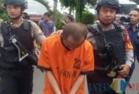Foto : Tersangka Wakid Suyudi diringkus Satreskrim Polres Blitar Kota.