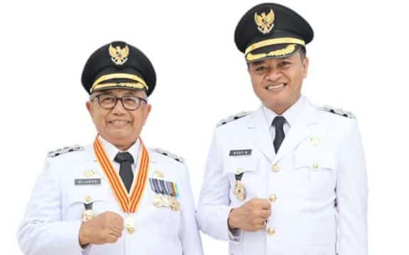 Ket foto : Bupati Blitar, Drs Rijanto dan Wakil Bupati, Beky Herdihansyah